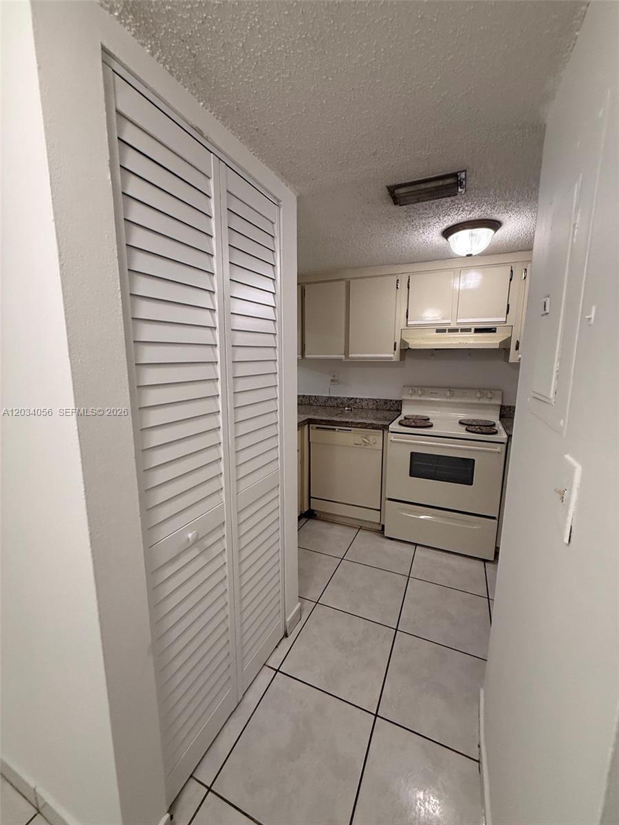 9917 West Okeechobee Road, Unit 3510 Hialeah Gardens, FL 33016 - Photo 3 of 10