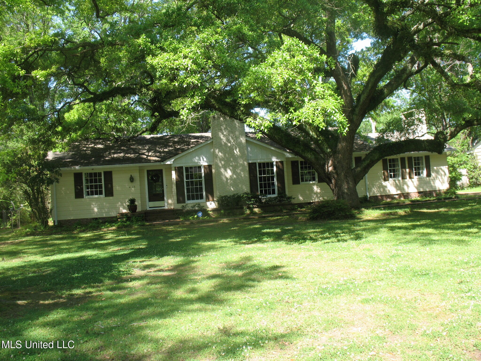 4125 Robin Drive Jackson, MS 39206 - Photo 2 of 41 778B4ADA-8428-4A40-A52E-9032786E5232