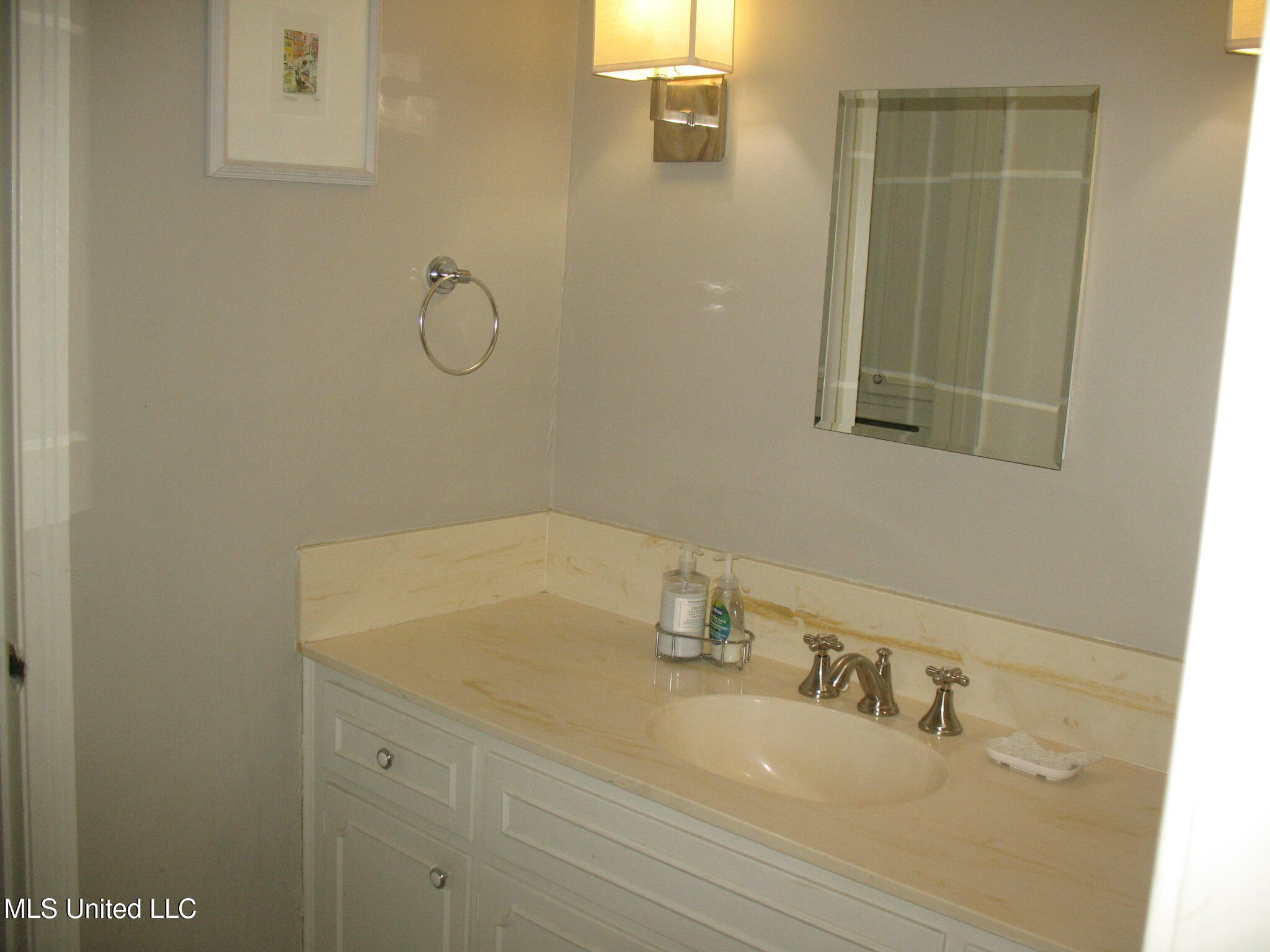 4125 Robin Drive Jackson, MS 39206 - Photo 24 of 41 FE3E050A-B4C7-495B-9CA0-C0845C3D65AF