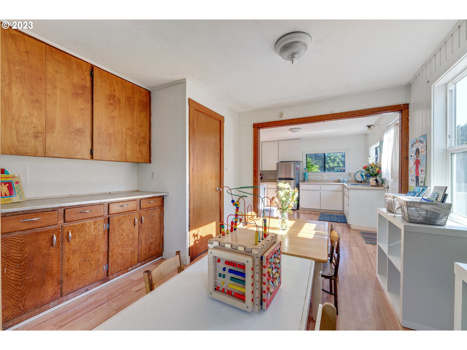 535 Edison Avenue Southwest Bandon, OR 97411 - Photo 15 of 33 a living room with furniture and a window