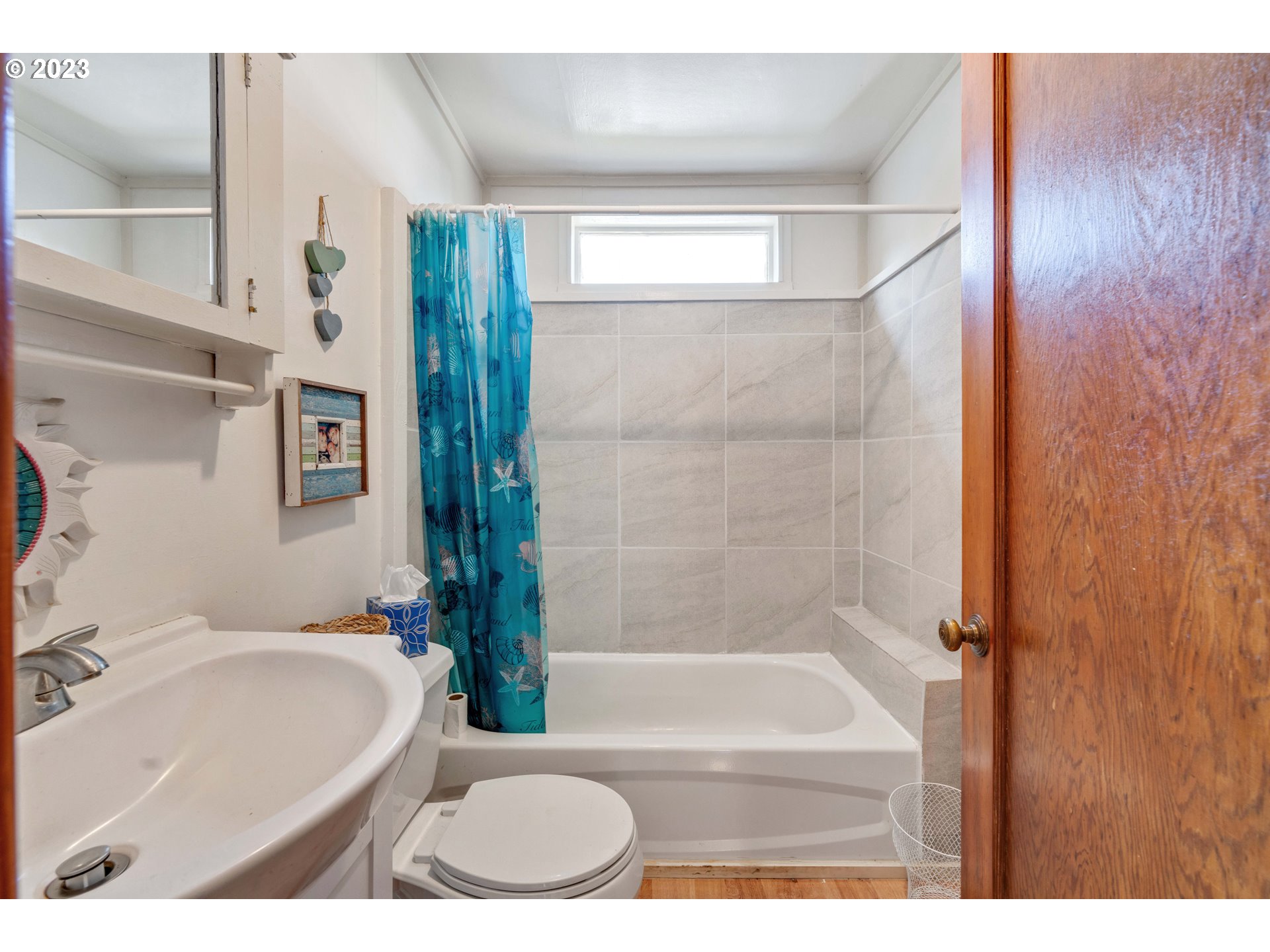535 Edison Avenue Southwest Bandon, OR 97411 - Photo 18 of 33 a bathroom with a white bath tub a mirror and a toilet