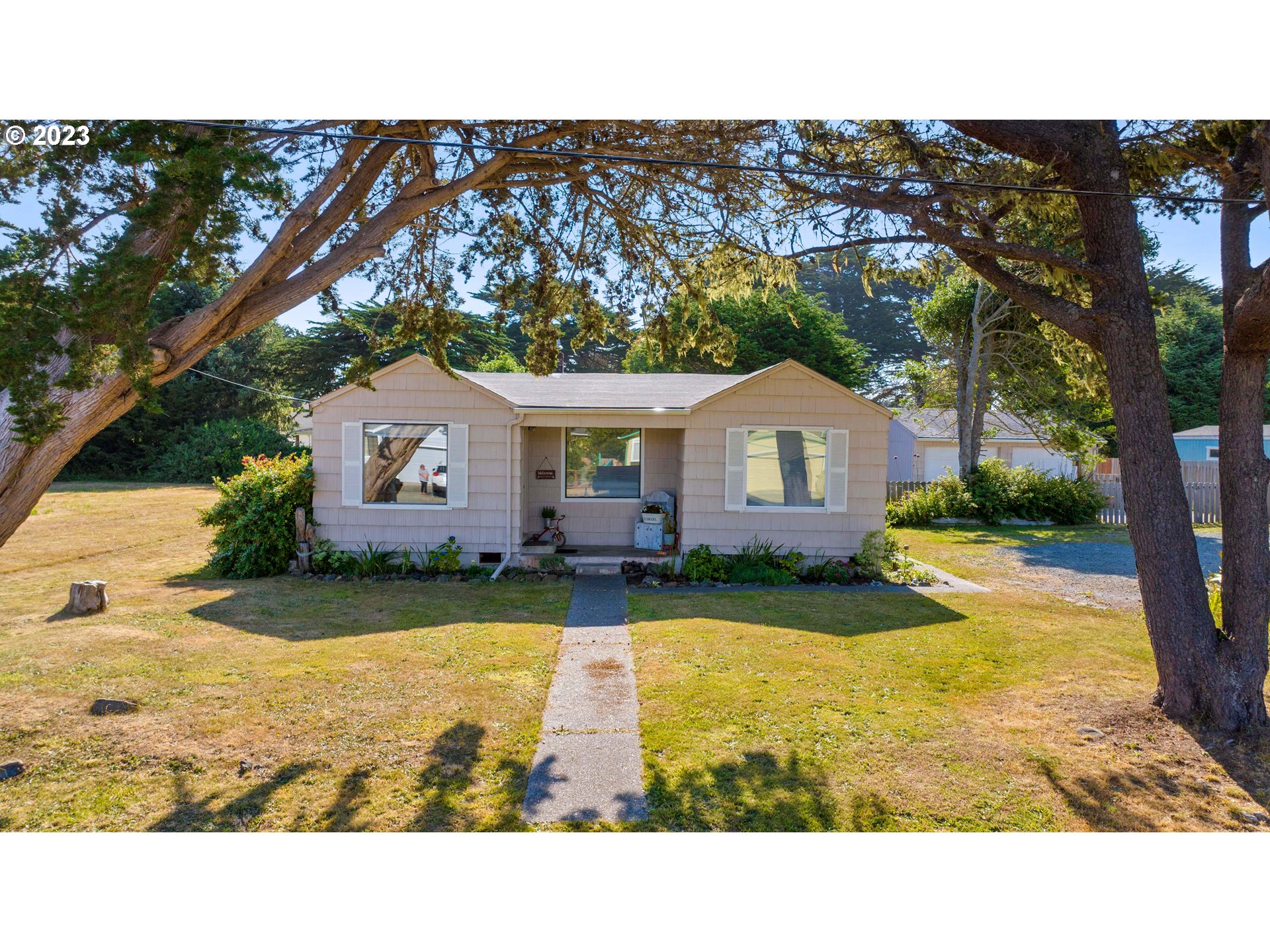 535 Edison Avenue Southwest Bandon, OR 97411 - Photo 2 of 33 a house view with swimming pool and garden