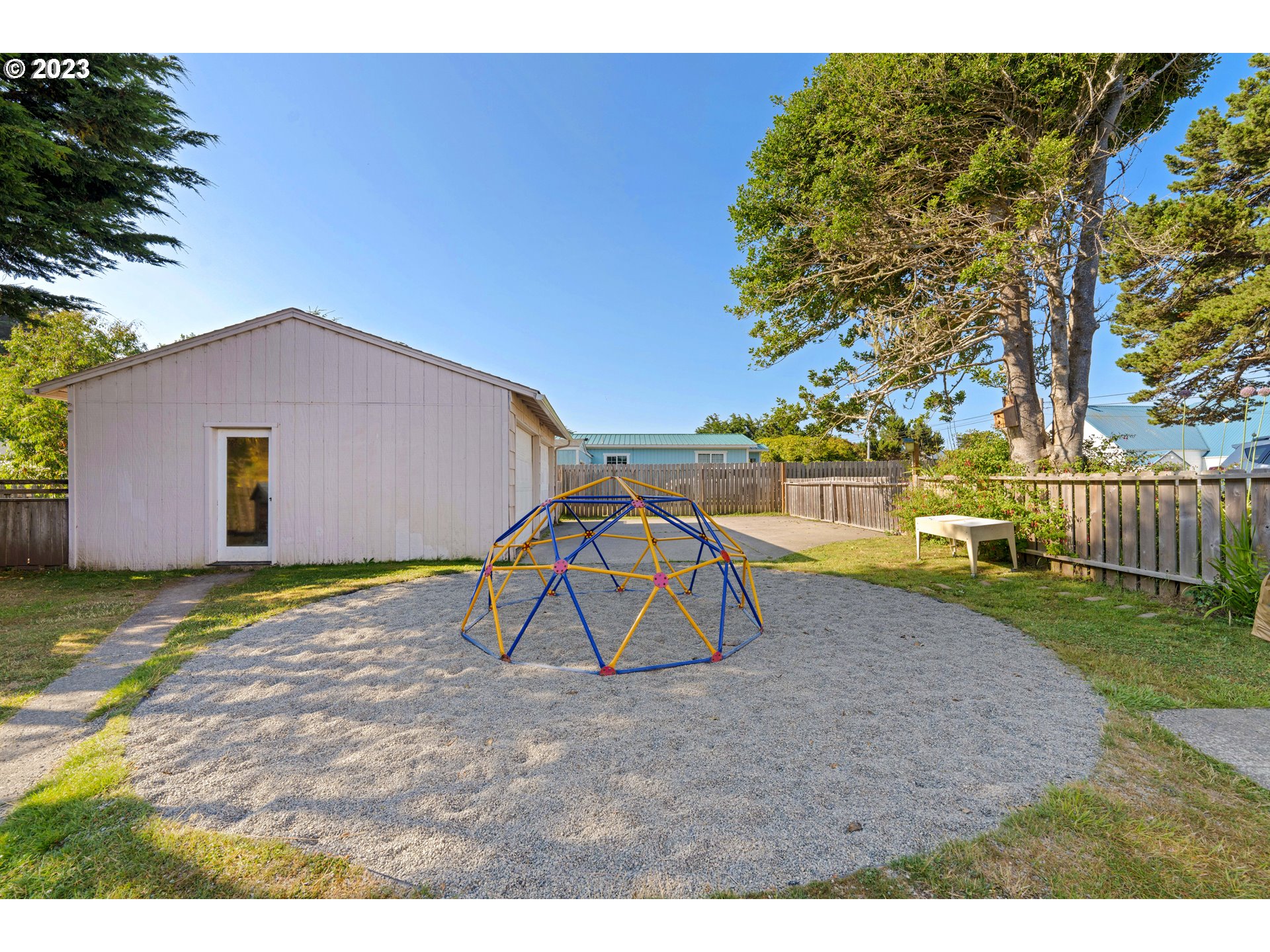 535 Edison Avenue Southwest Bandon, OR 97411 - Photo 25 of 33 a backyard of a house with table and chairs