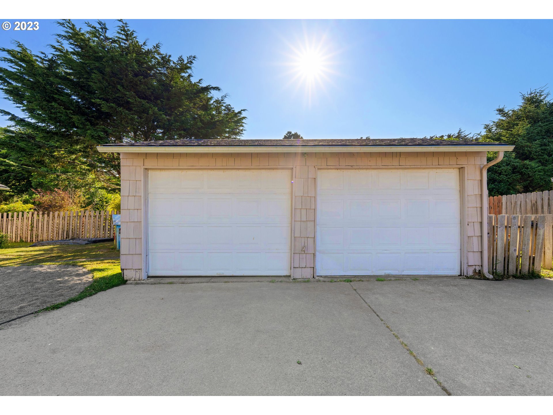 535 Edison Avenue Southwest Bandon, OR 97411 - Photo 26 of 33 a view of backyard and entertaining space