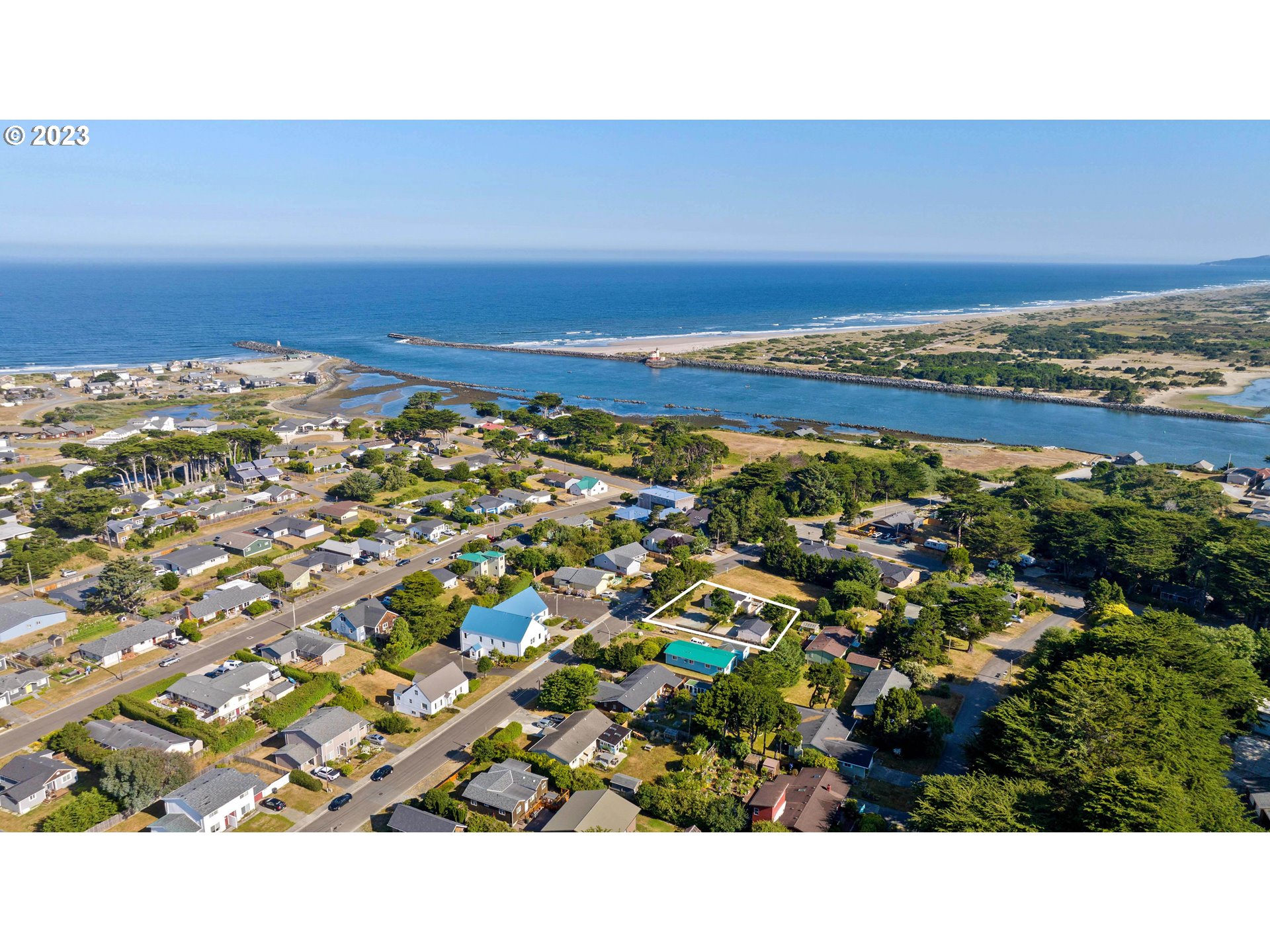 535 Edison Avenue Southwest Bandon, OR 97411 - Photo 32 of 33 a view of an ocean