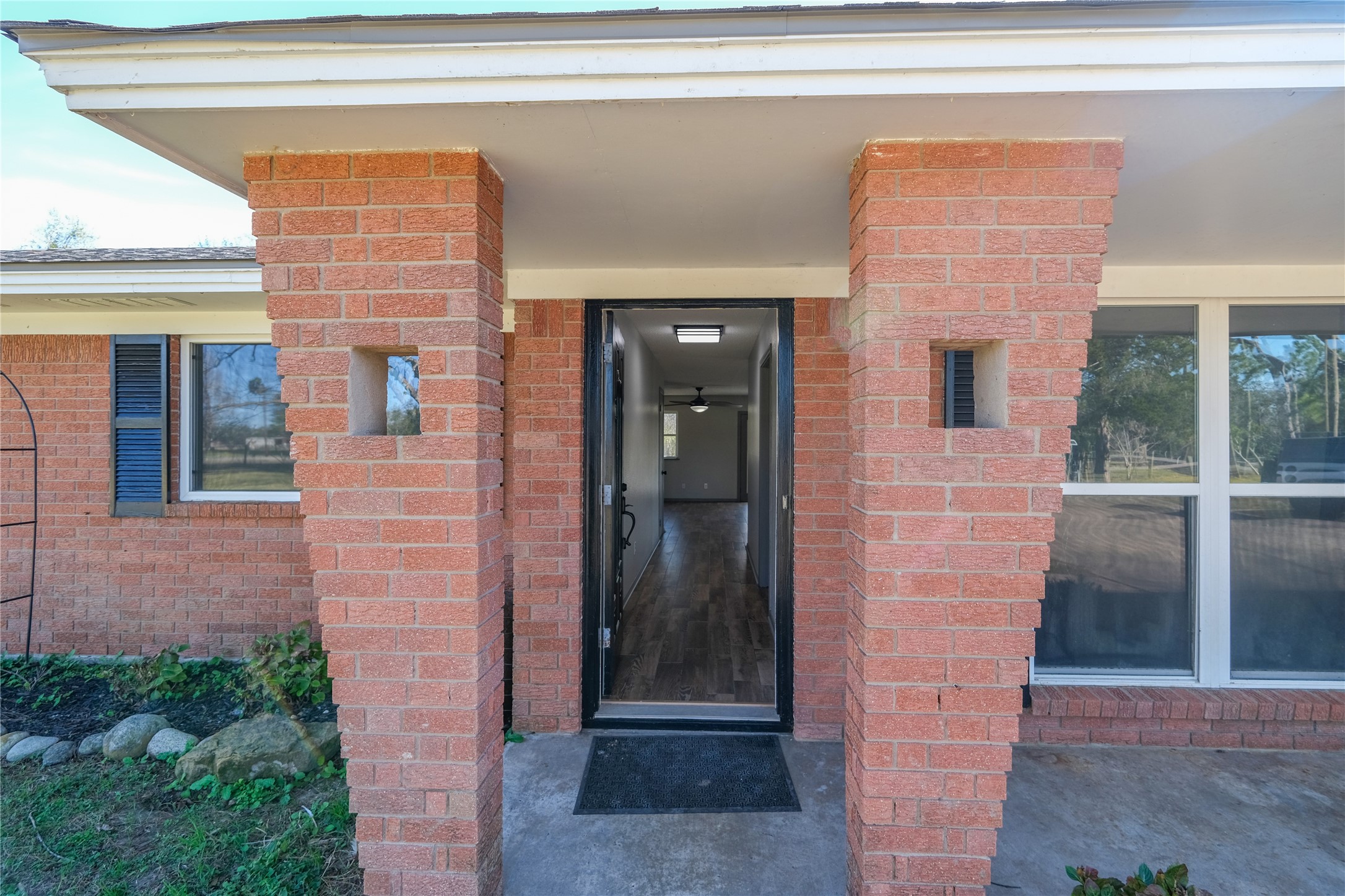 6249 FM 521 Road Brazoria, TX 77422 - Photo 4 of 11 Front porch entrance