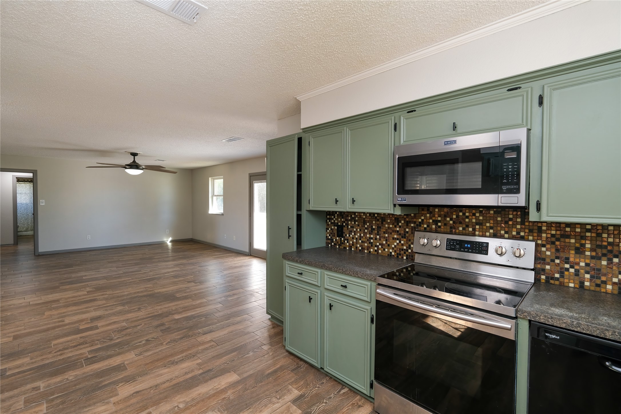 6249 FM 521 Road Brazoria, TX 77422 - Photo 5 of 11 Freshly painted and updated kitchen