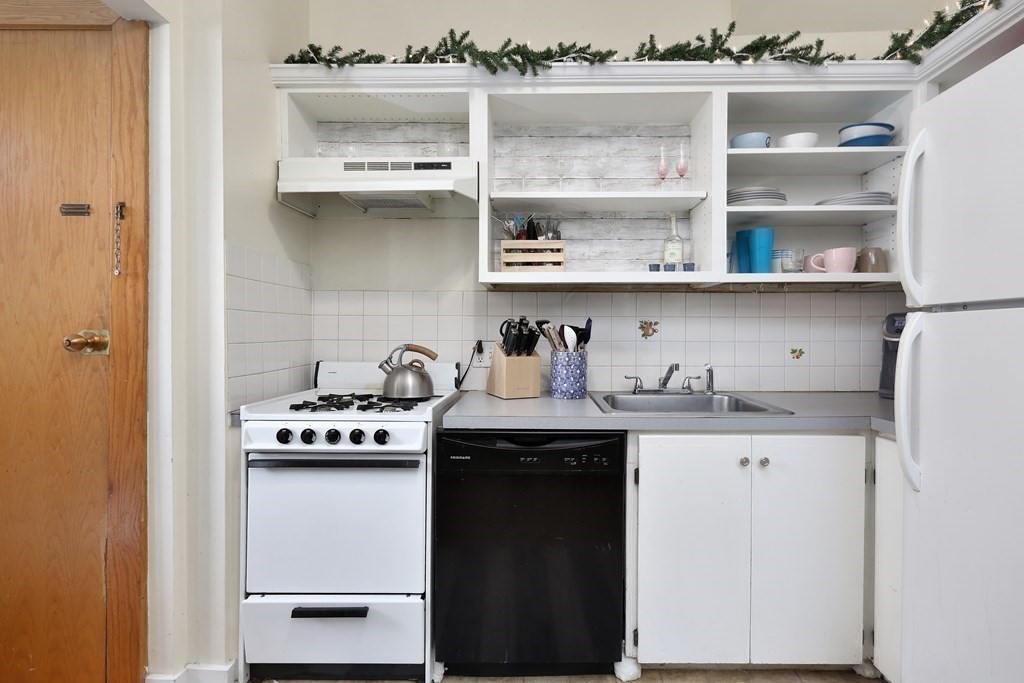 281 E Street, Unit 1 Boston, MA 02127 - Photo 2 of 9