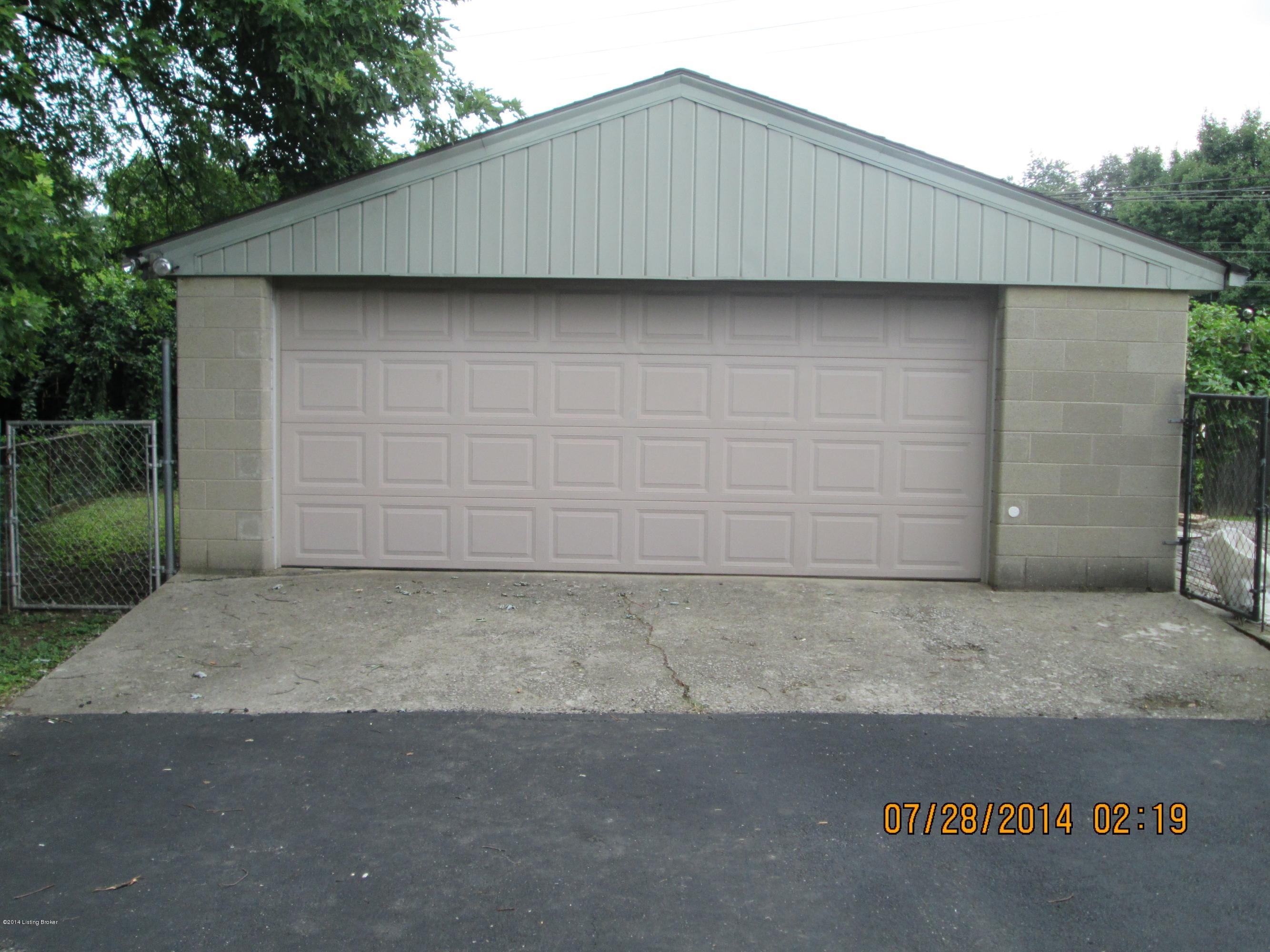 1324 Gallant Fox Run Road Louisville, KY 40242 - Photo 4 of 17 Nice garage with opener