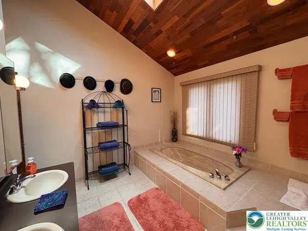 $2,850 | 3034 West Whitehall Street, Allentown, PA 18104