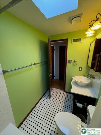 $2,850 | 3034 West Whitehall Street, Allentown, PA 18104
