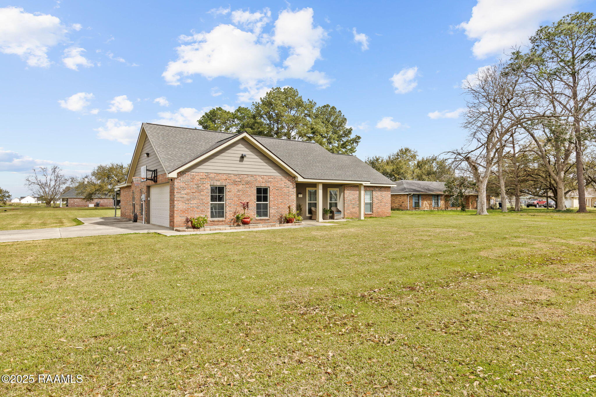 2-web-or-mls-303 Sylvia Loop-2