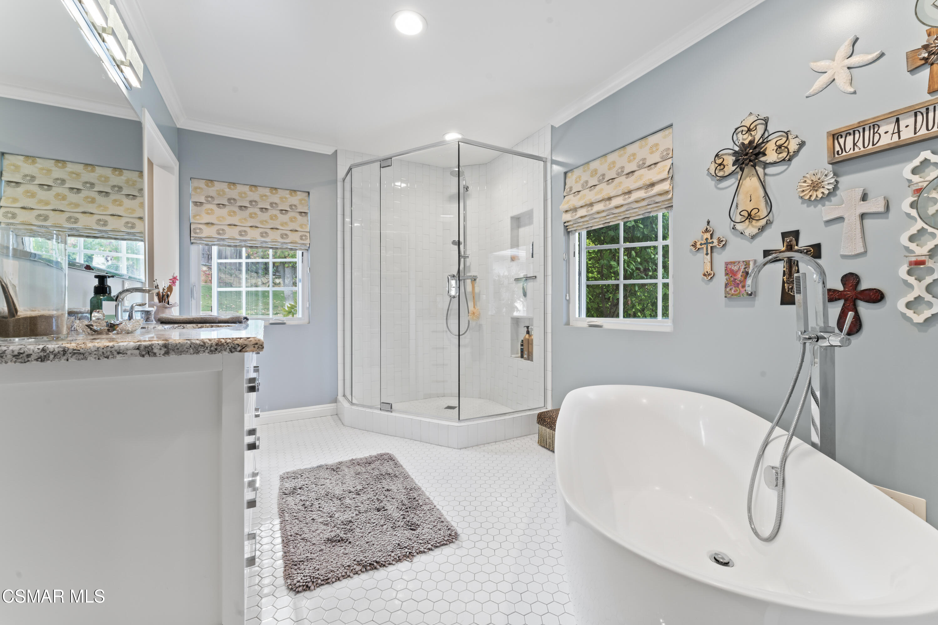 636 Sinaloa Road Simi Valley, CA 93065 - Photo 12 of 31 a spacious bathroom with a tub sink and mirror