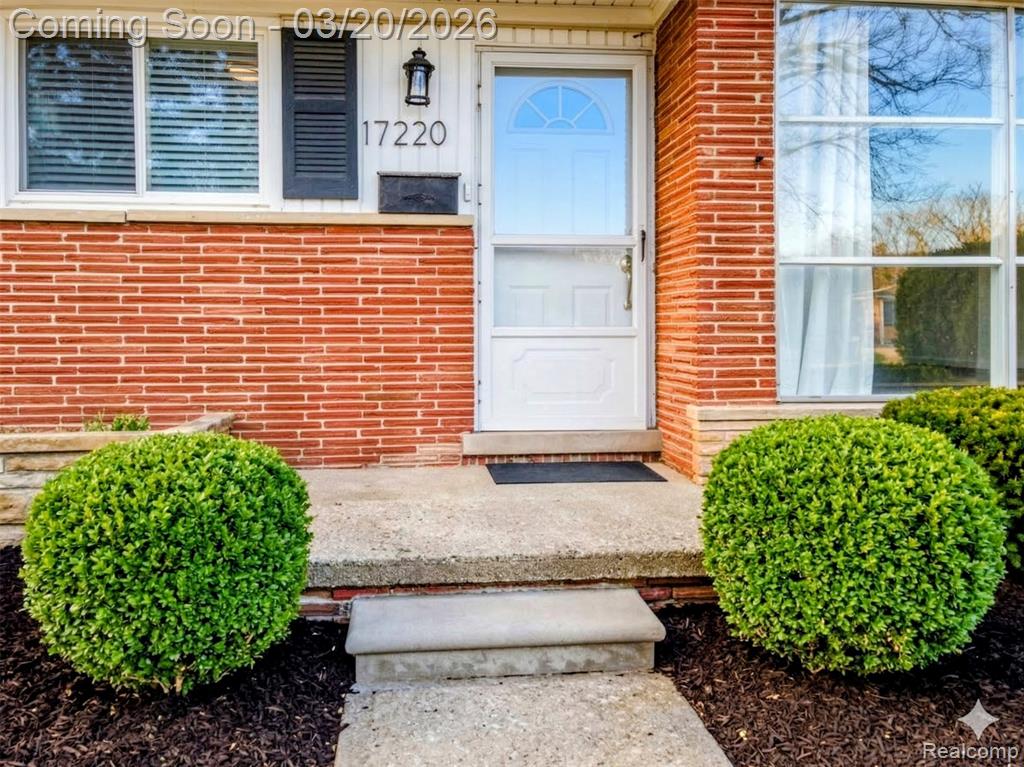 17220 West 13 Mile Road Beverly Hills, MI 48025 - Photo 2 of 35