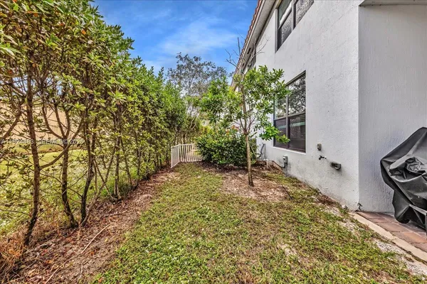 a view of a backyard of the house