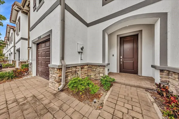 $3,000 | 1004 Willow Place, Palm Beach Gardens, FL 33410