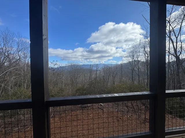 $599,900 | 579 Overlook Loop, Young Harris, GA 30582