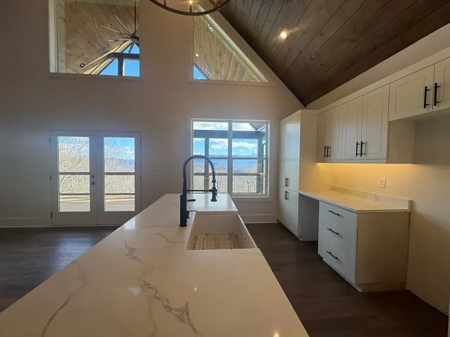 $599,900 | 579 Overlook Loop, Young Harris, GA 30582