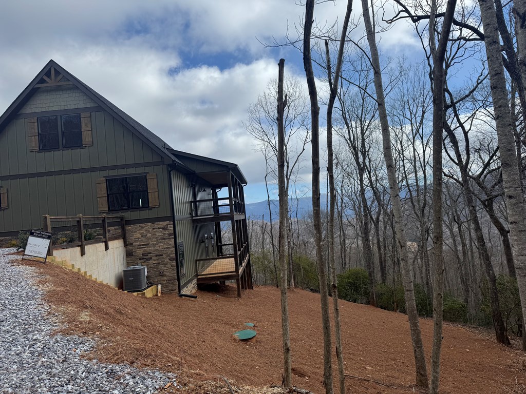 579 Overlook Loop Young Harris, GA 30582 - Photo 4 of 47