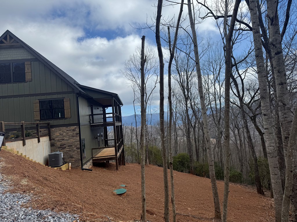 579 Overlook Loop Young Harris, GA 30582 - Photo 5 of 47