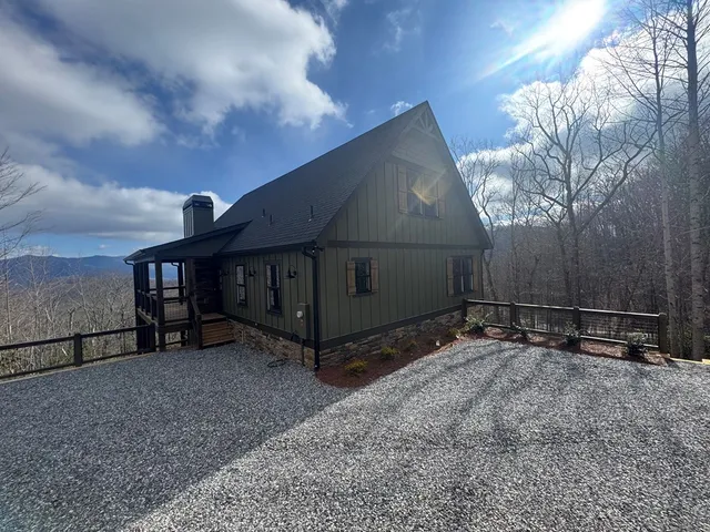 $599,900 | 579 Overlook Loop, Young Harris, GA 30582