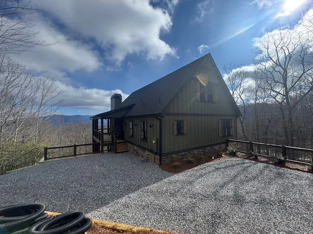 $599,900 | 579 Overlook Loop, Young Harris, GA 30582
