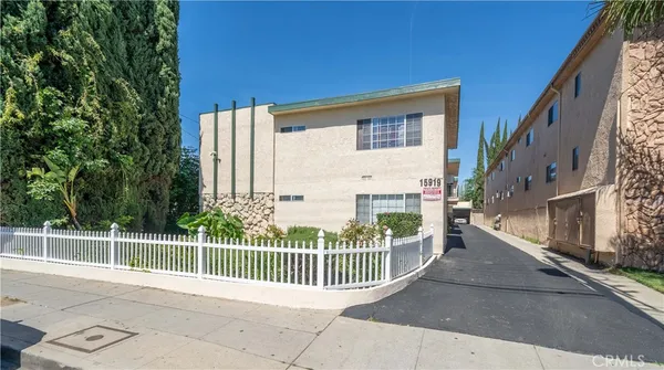 $1,850,000 | 15919 Vanowen Street, Van Nuys, CA 91406