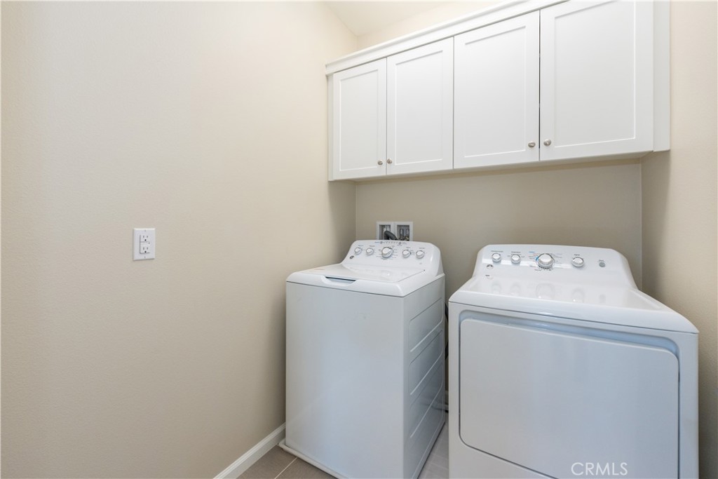 132 Gulfstream Irvine, CA 92620 - Photo 18 of 23 Laundry room