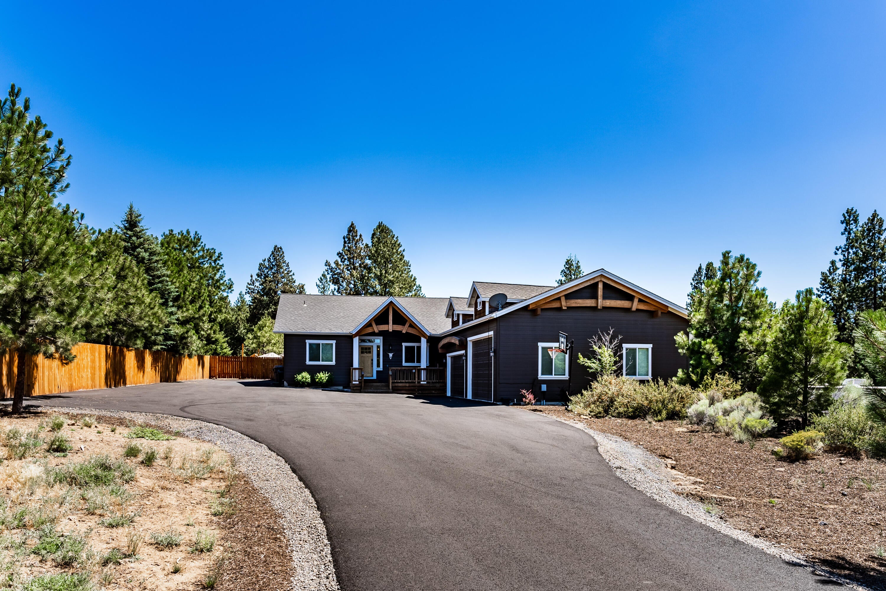 19525 Apache Road Bend, OR 97702 - Photo 4 of 47 19525 Apache Rd, Bend-12