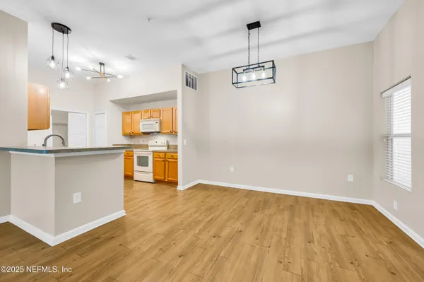 $1,300 | 7920 Merrill Road, Unit 1004, Jacksonville, FL 32277
