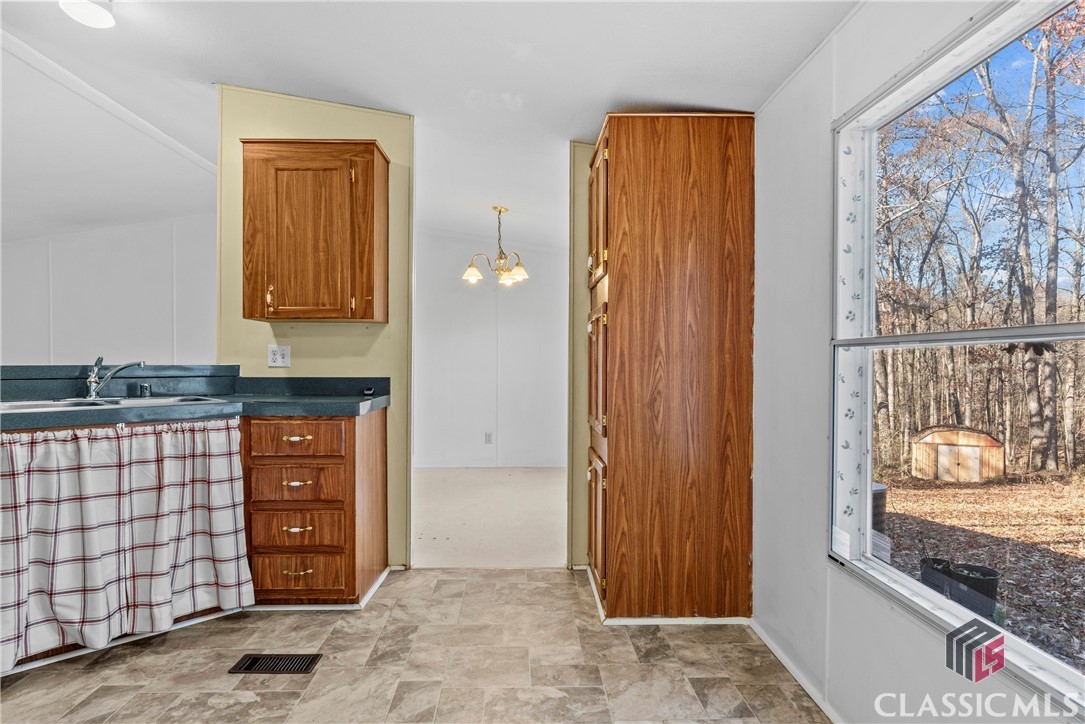 853 Adams Duncan Road Hull, GA 30646 - Photo 6 of 59
