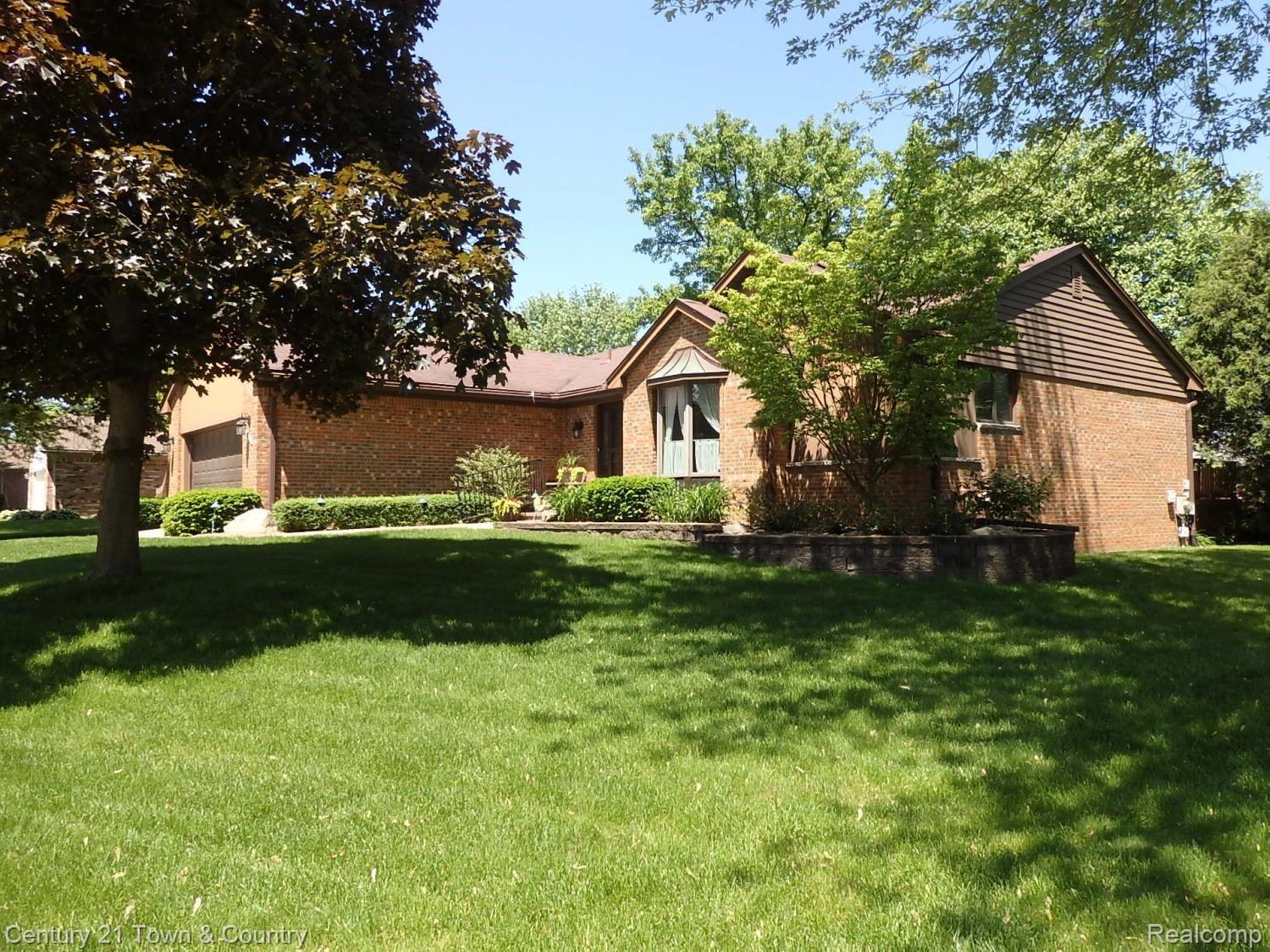 242 Poco Court Rochester, MI 48307 - Photo 2 of 45 Beautiful setting