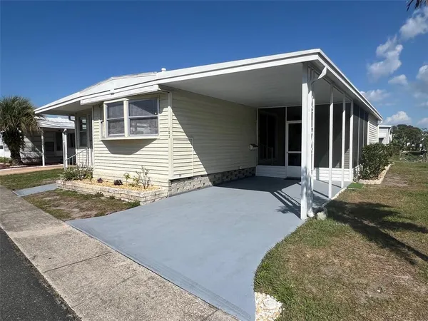 a view of a house with backyard