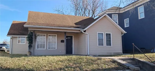 $950 | 405 South 15th Street, St. Joseph, MO 64501