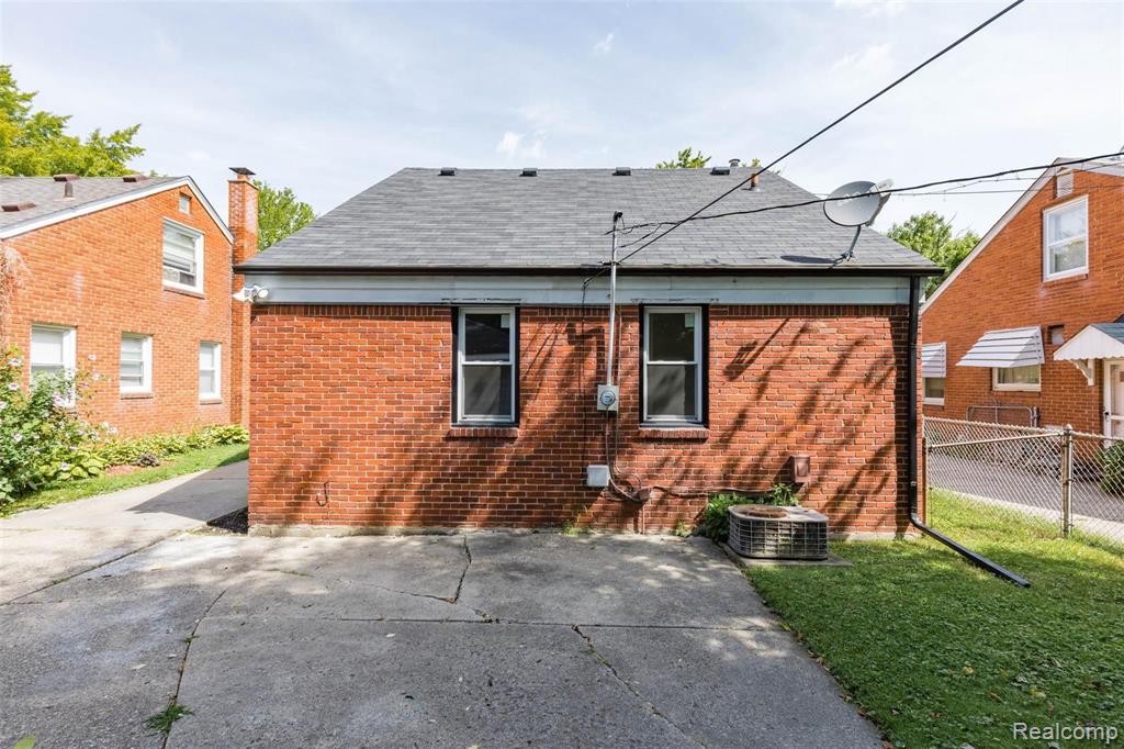 21712 Newcastle Road Harper Woods, MI 48225 - Photo 27 of 38