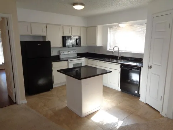 $915 | 12400 Overbrook Lane, Unit 47C, Houston, TX 77077