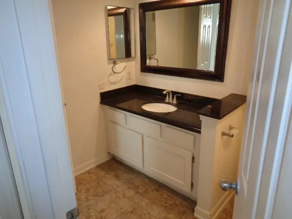 $915 | 12400 Overbrook Lane, Unit 47C, Houston, TX 77077