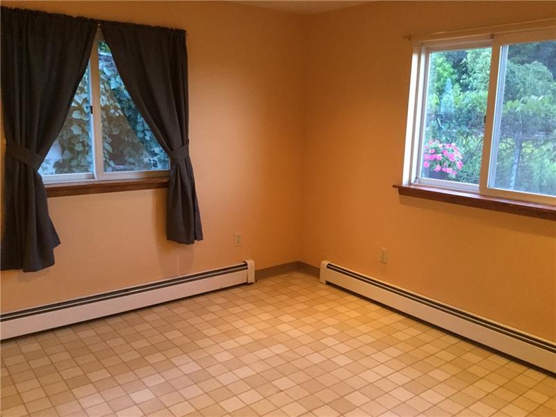 142 McGovern Road Houston, PA 15342 - Photo 9 of 24 Gallery Image 9