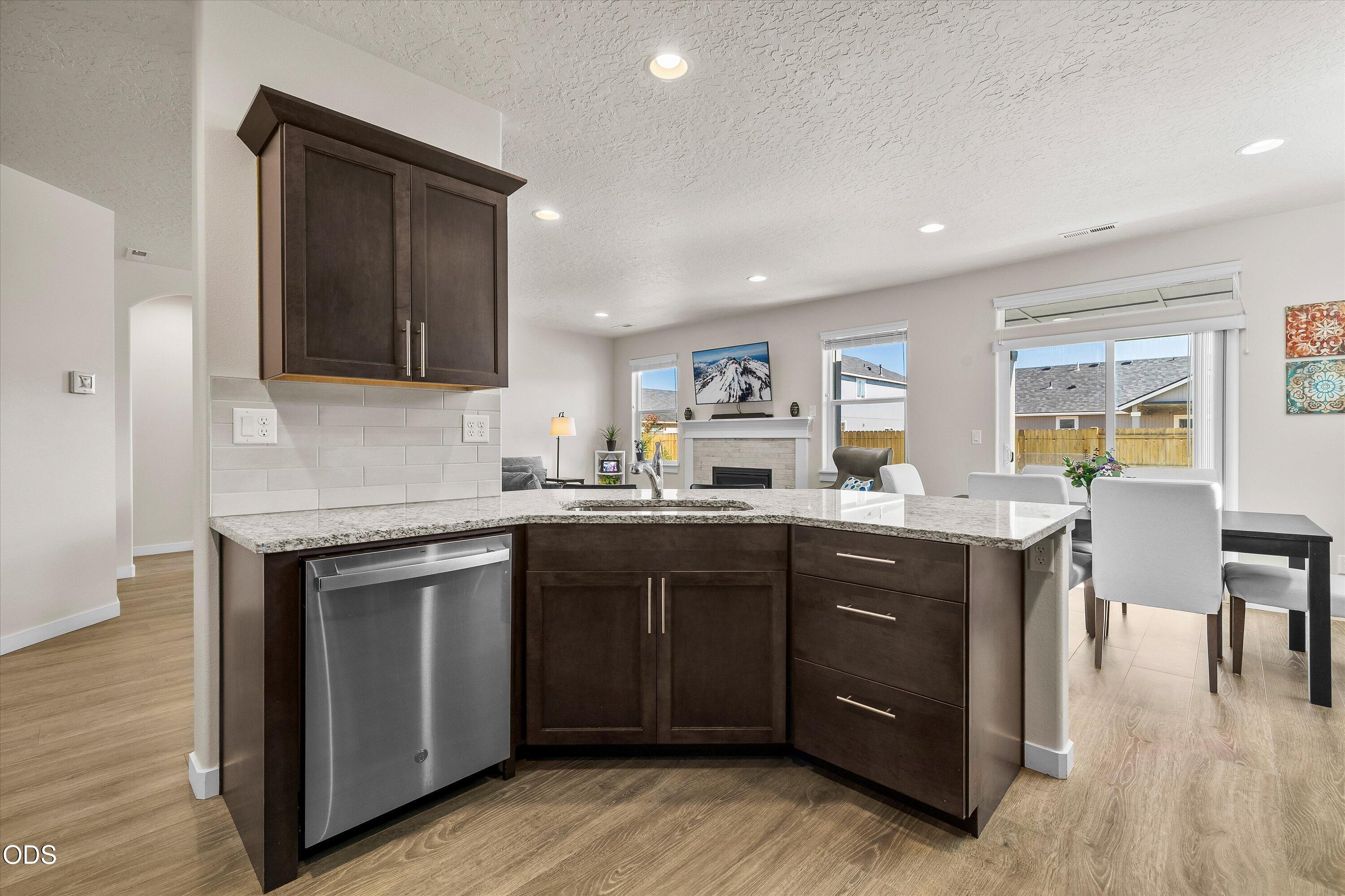 3350 Northwest 9th Lane Redmond, OR 97756 - Photo 15 of 29 Gallery Image 15