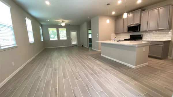 $2,450 | 7059 Silverleaf Oak Street, Conroe, TX 77304