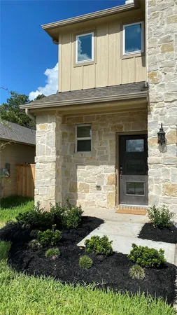 $2,450 | 7059 Silverleaf Oak Street, Conroe, TX 77304