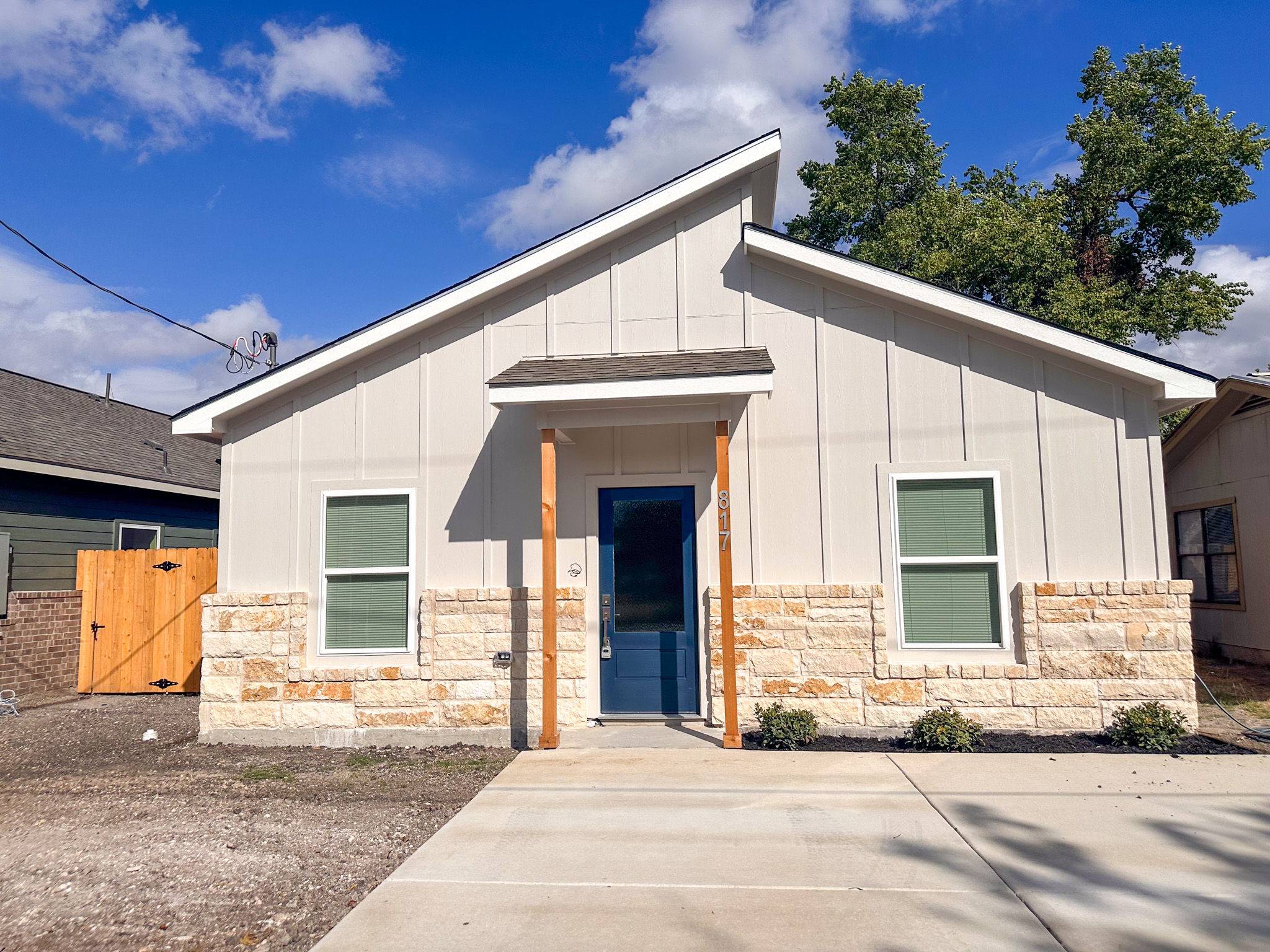 817 5th Street Lockhart, TX 78644 - Photo 1 of 19