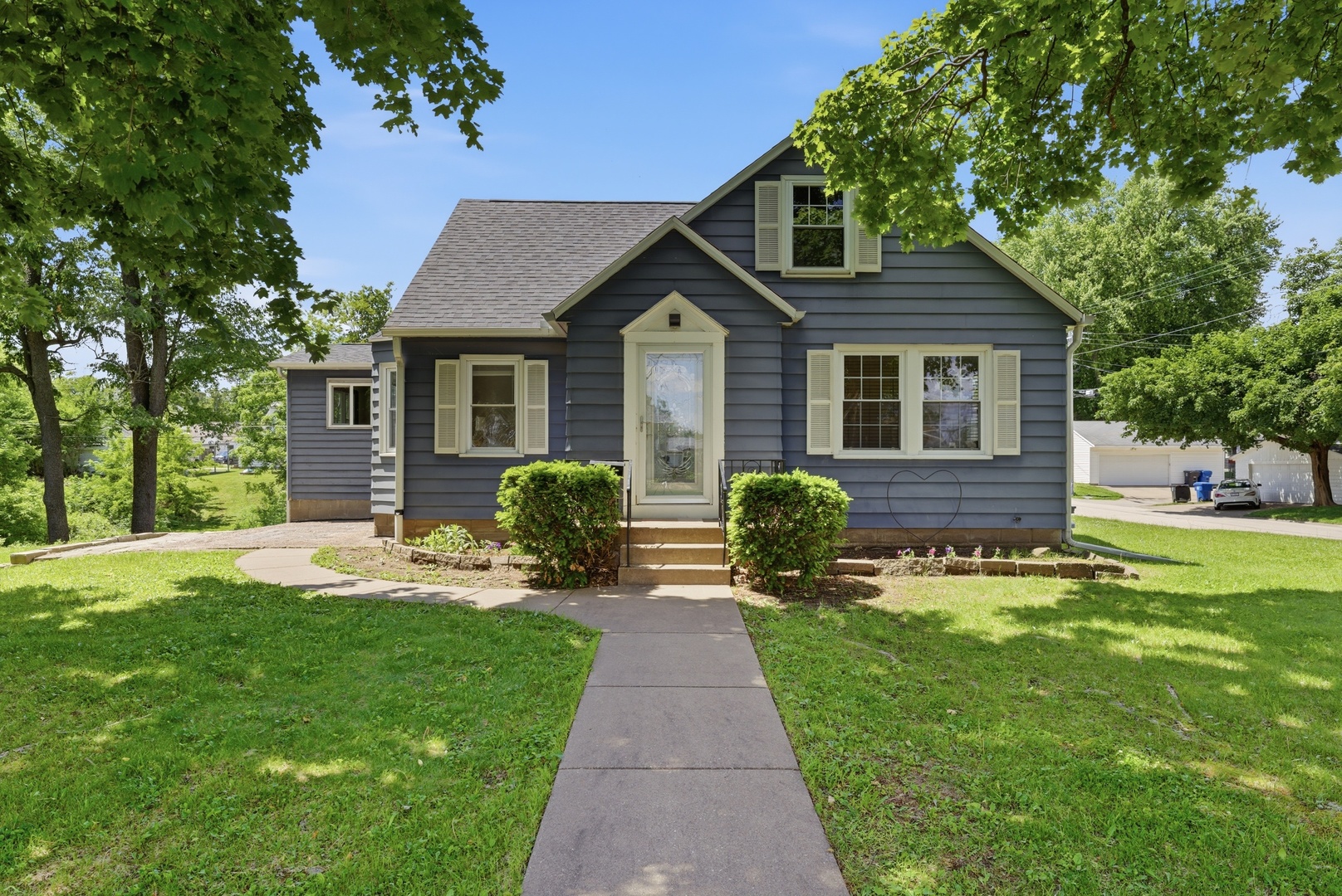 2405 31st Street Moline, IL 61265 - Photo 1 of 24