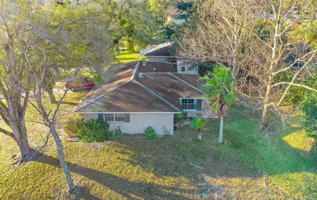 a view of a house with a yard