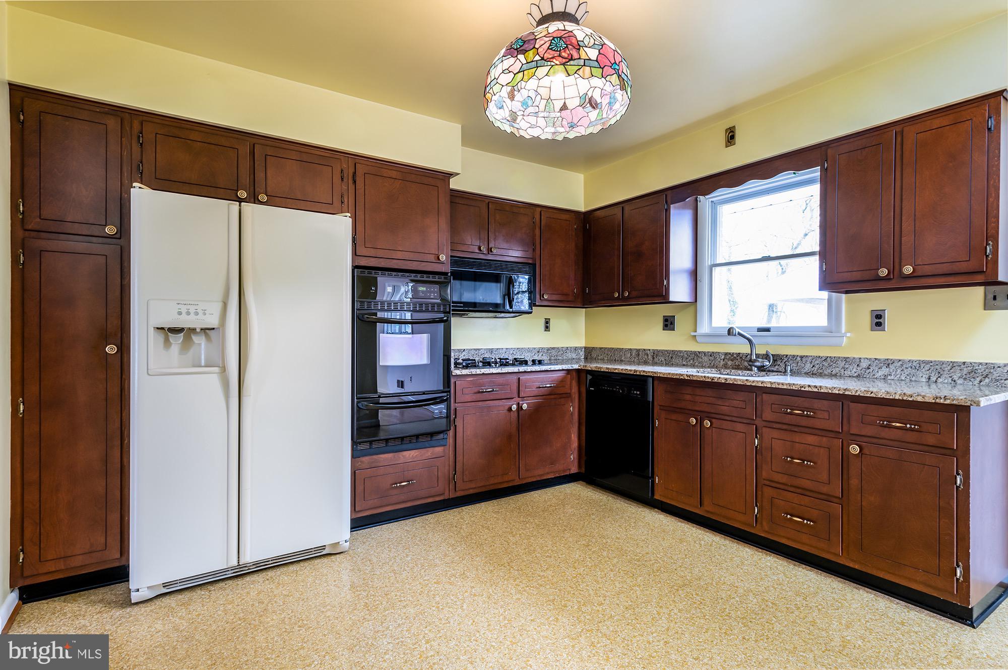 9209 Gardenia Road Baltimore, MD 21236 - Photo 14 of 34 Kitchen with Granite Counters
