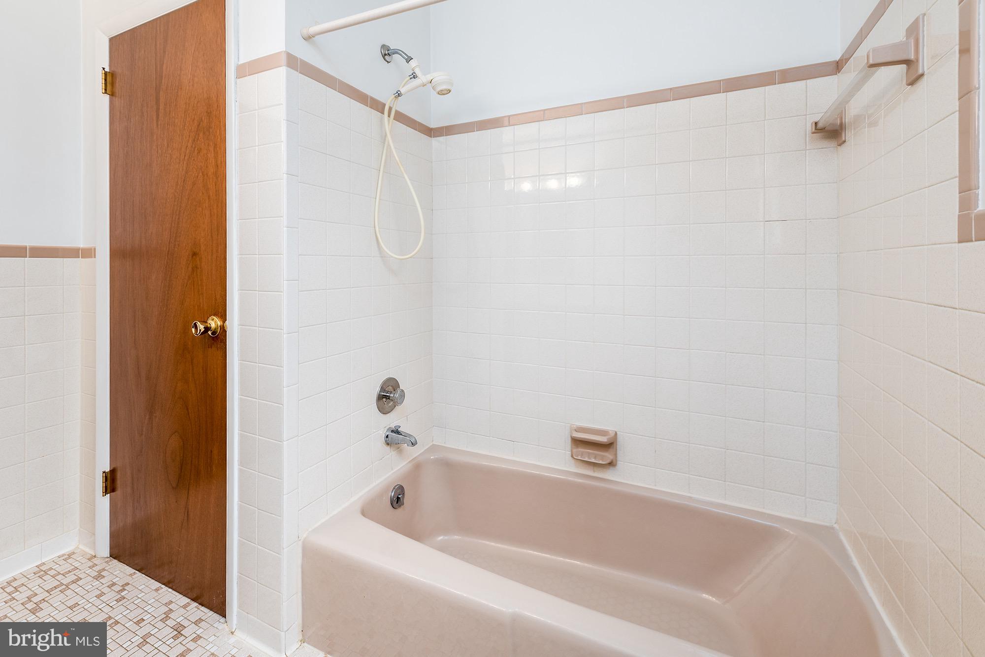 9209 Gardenia Road Baltimore, MD 21236 - Photo 20 of 34 Master Bathroom