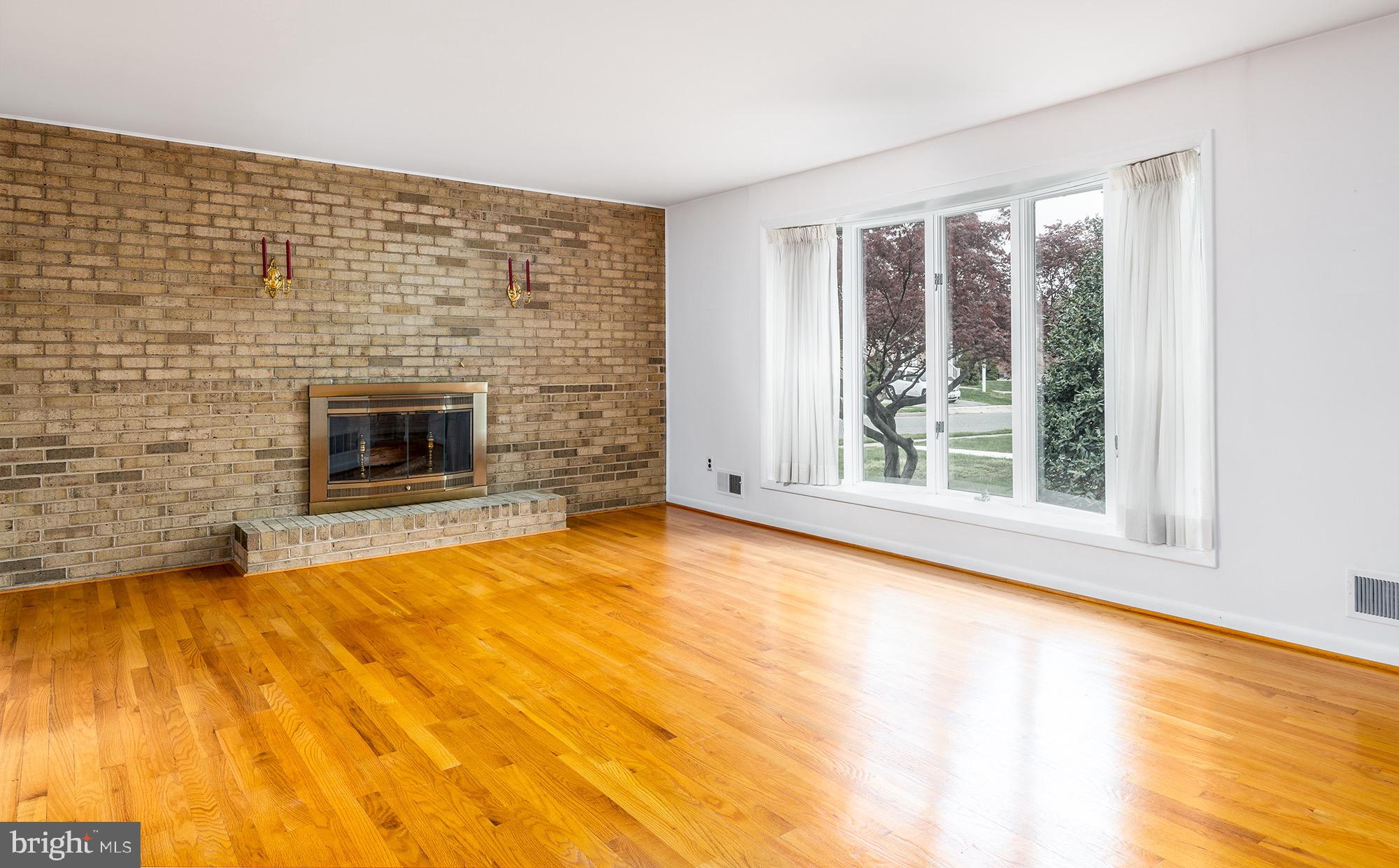 9209 Gardenia Road Baltimore, MD 21236 - Photo 7 of 34 Large Bay Window in Living Room