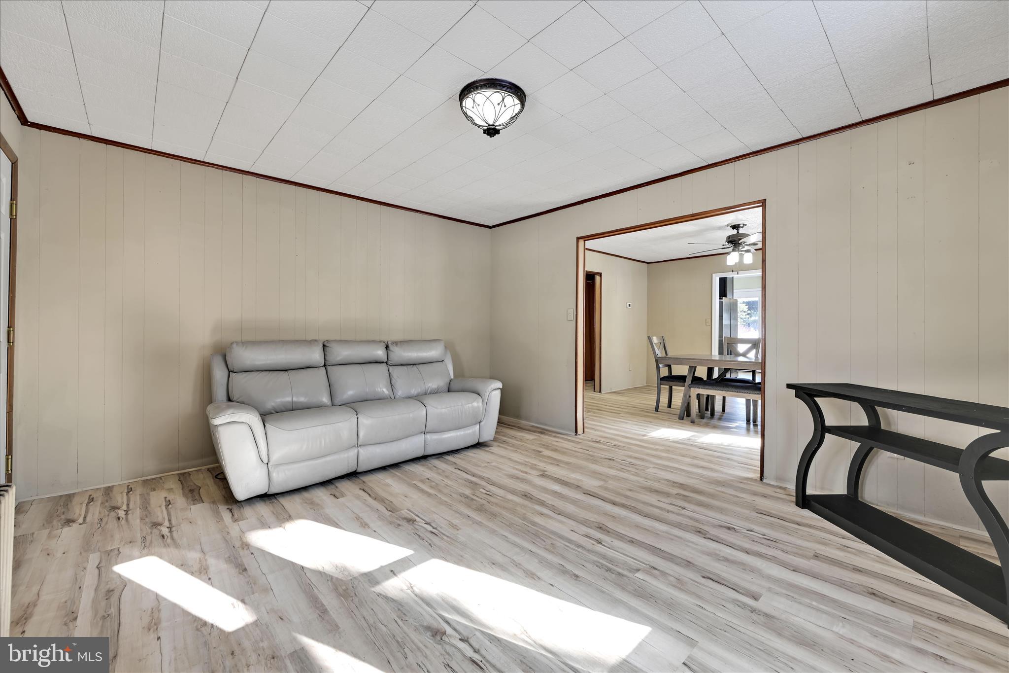 44 Main Boulevard Ringtown, PA 17967 - Photo 12 of 38 Living Are