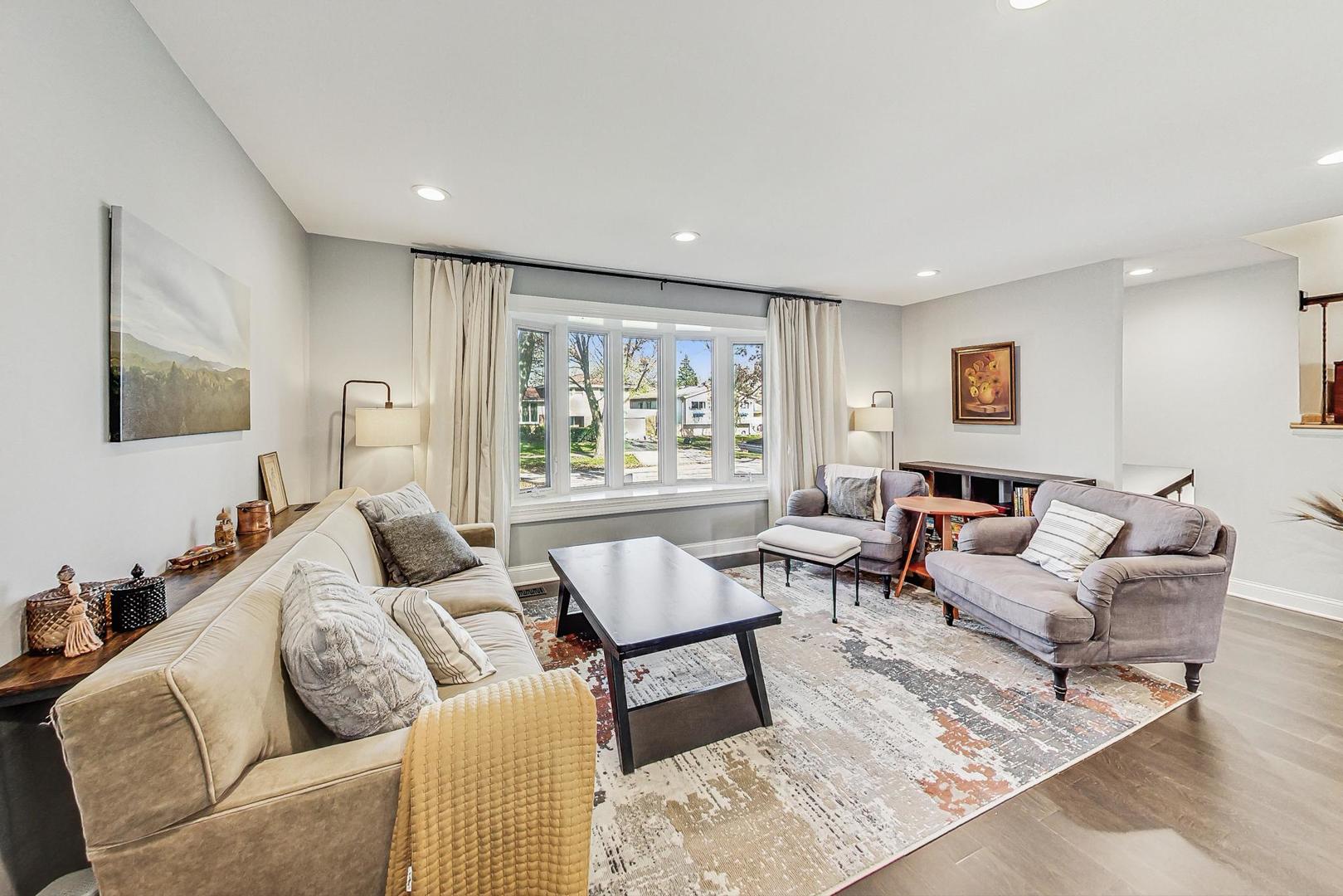 389 Dulles Road Des Plaines, IL 60016 - Photo 3 of 36 Gallery Image 3