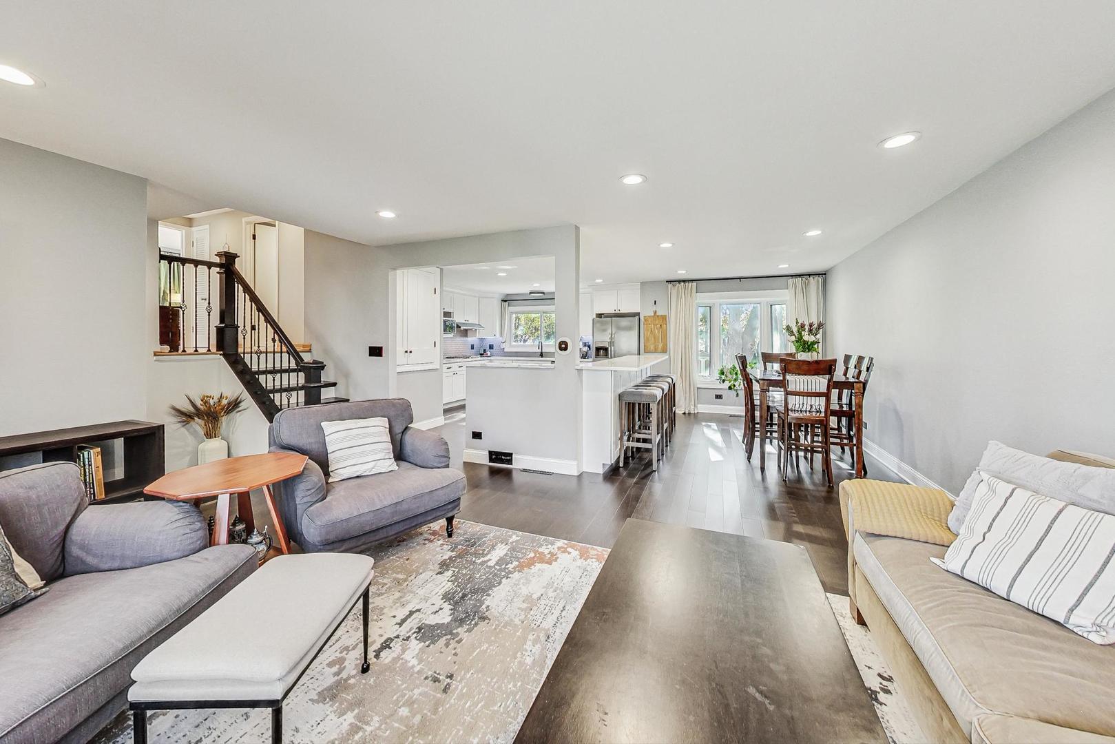 389 Dulles Road Des Plaines, IL 60016 - Photo 4 of 36 Gallery Image 4